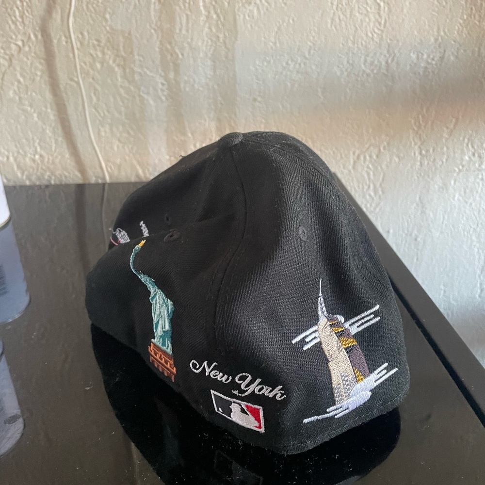New era hat. New York Yankees with new york iconic logos